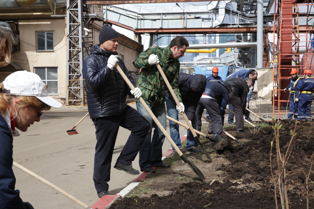 На энергетических объектах ОАО «Мосэнерго» и ОАО «МОЭК» трудовые коллективы провели традиционные апрельские мероприятия по уборке и благоустройству территорий